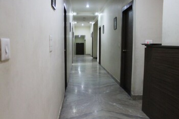 Ballroom/Hall 8 of 20