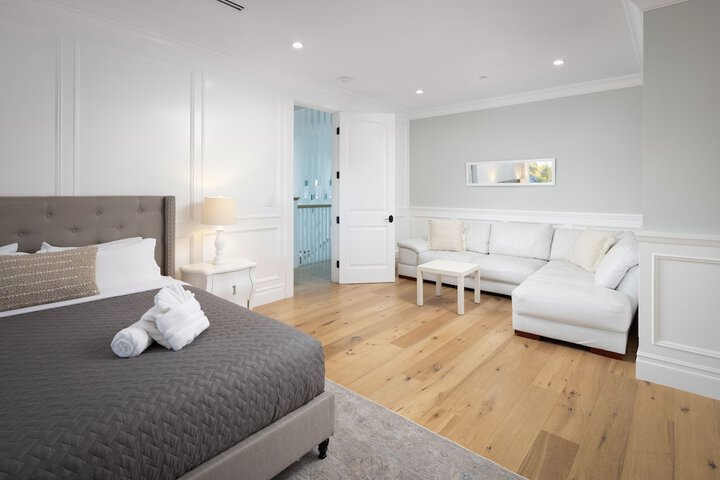 Room 2 of 74