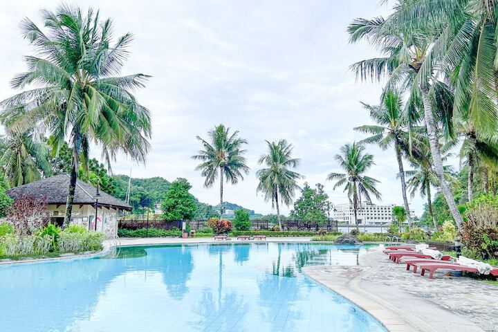 Pools & Facilities