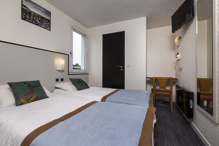 Room 9 of 31