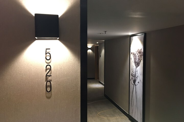 Room 7 of 65