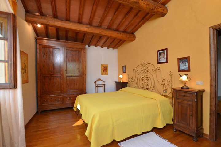 Room 2 of 41