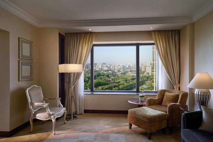 Room 52 of 114