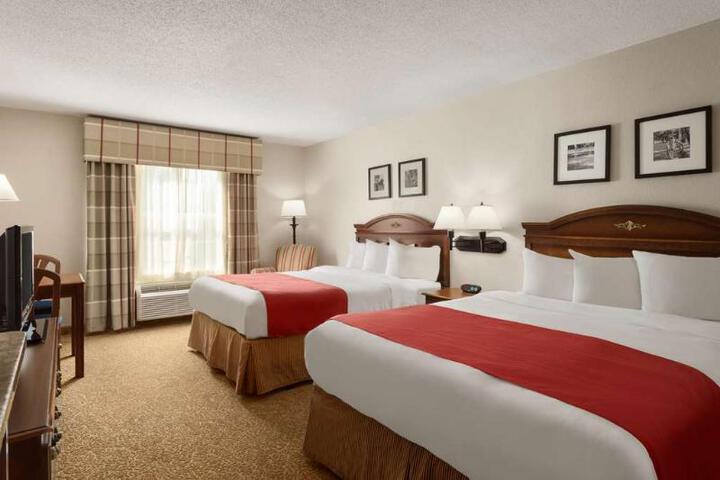 2 Queen Beds Accessible (6 of 6)