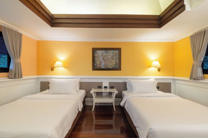 Room 13 of 32