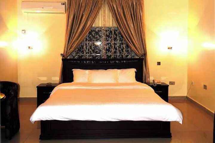 Room 4 of 42