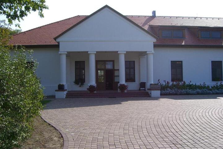 Exterior of Sarlóspuszta Club Hotel