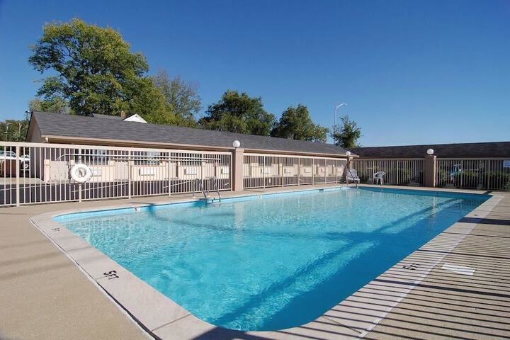 Pools & Facilities