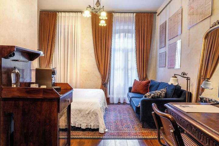 Room 5 of 47