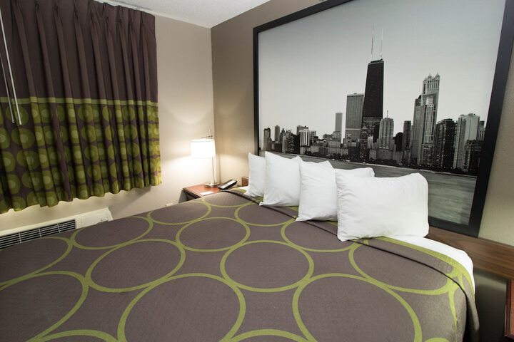 1 King Bed (6 of 28)
