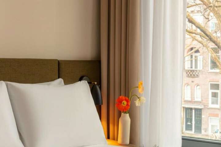 Room 13 of 27