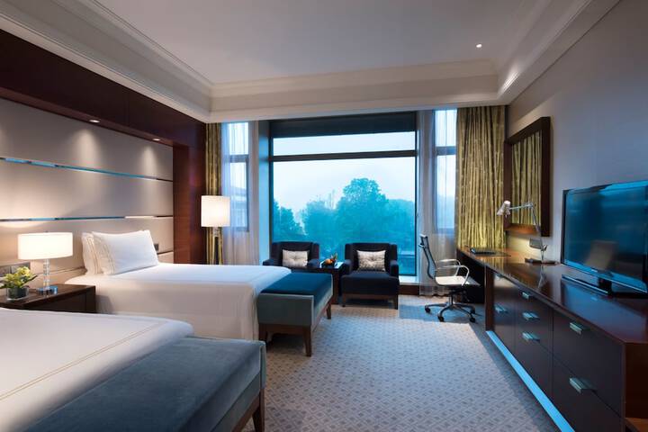 Room 4 of 41