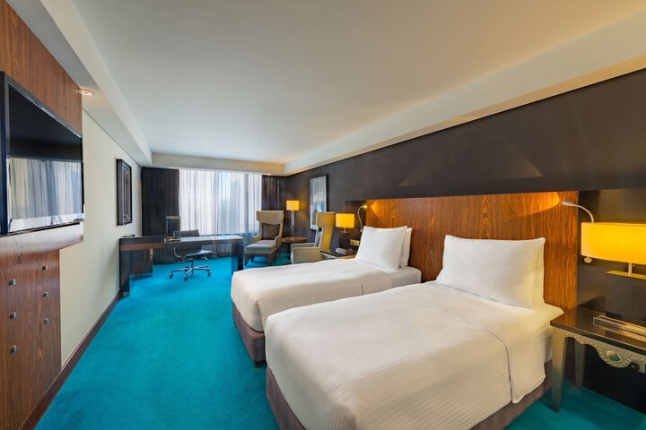Room 28 of 136