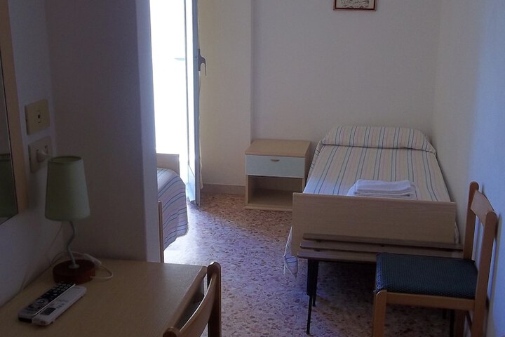 Room 24 of 125
