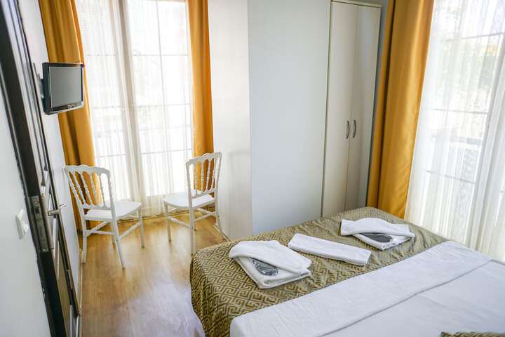 Room 33 of 53