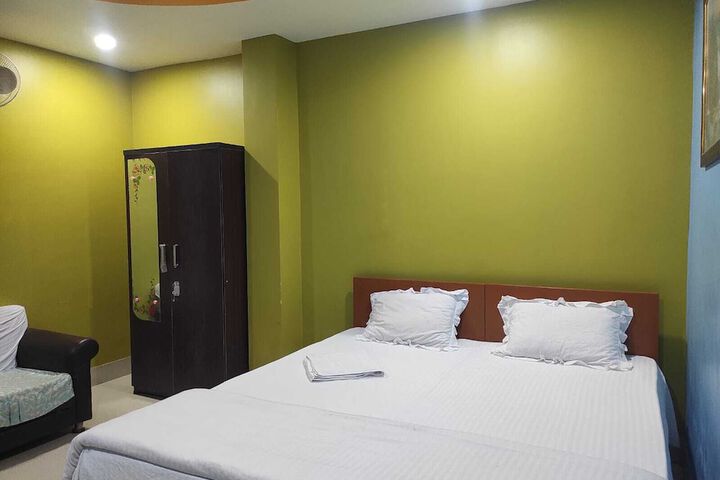 Room 16 of 18