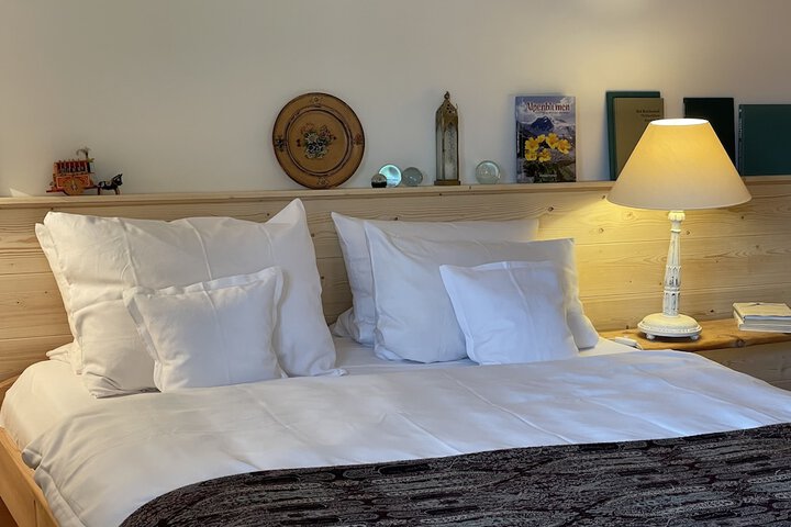 Room 7 of 12