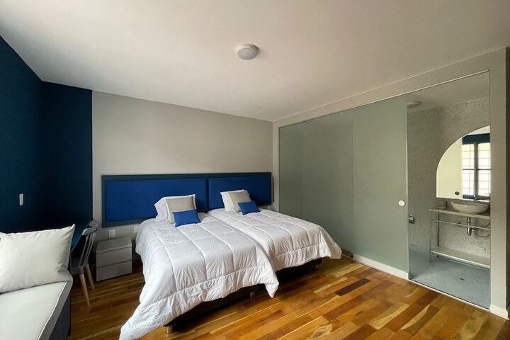 Room 9 of 50