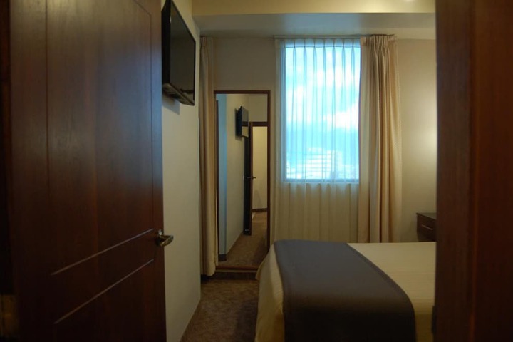 Room 9 of 39