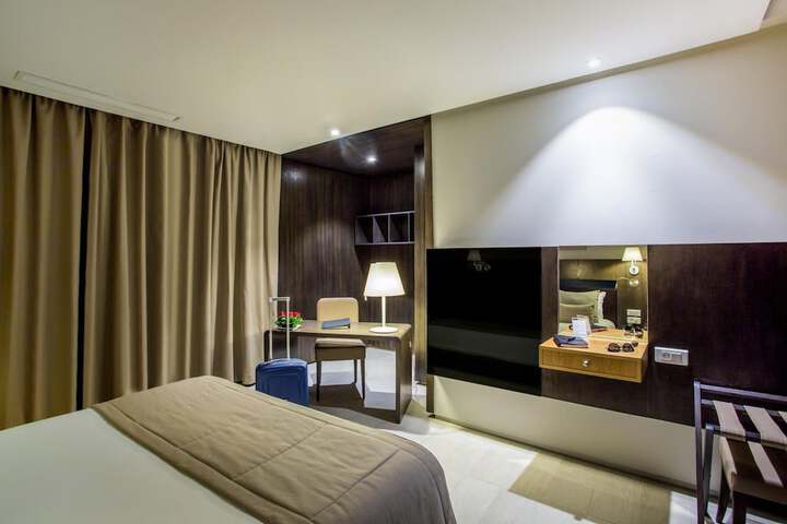 Room 17 of 60