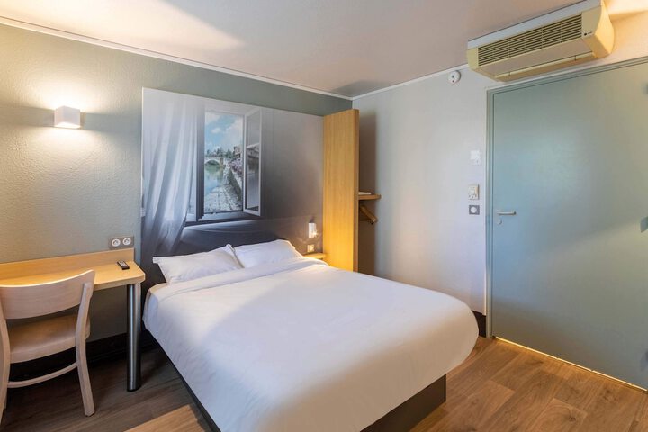 Room 17 of 40
