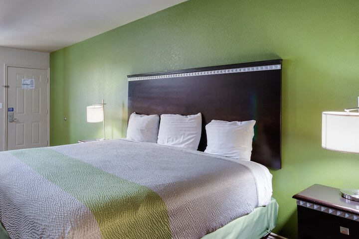 Room 12 of 37