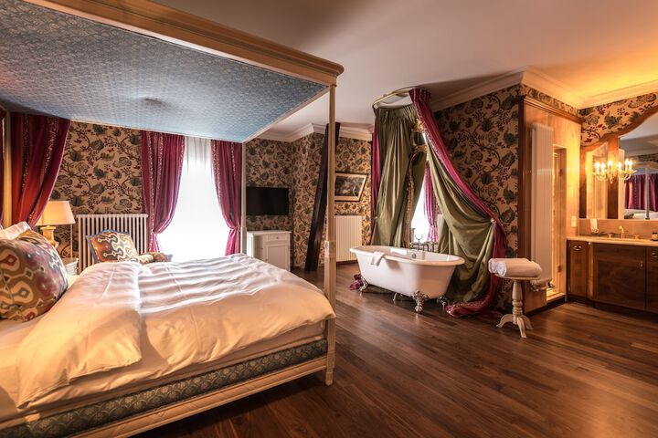 Room 16 of 59