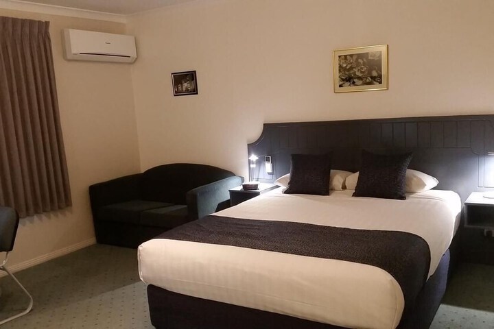 Room 6 of 26