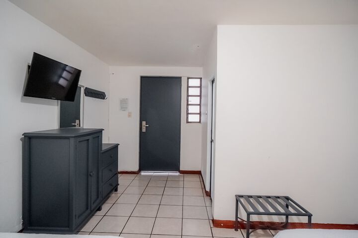 Room 9 of 38