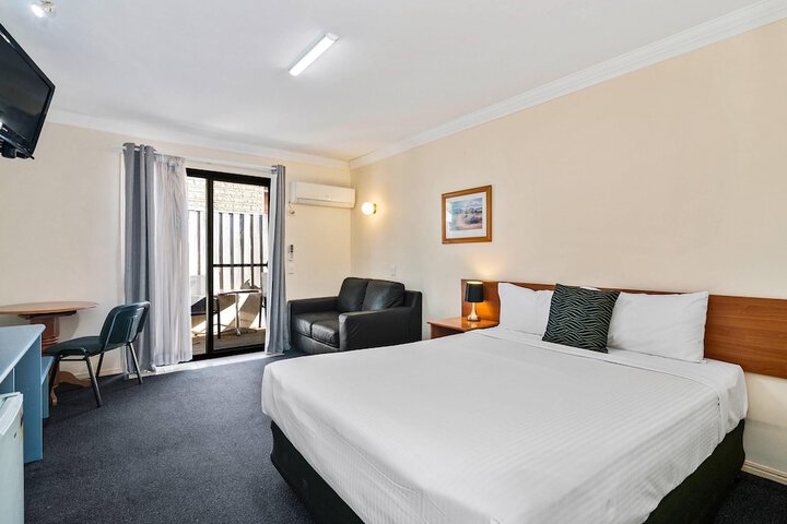 Room 21 of 38