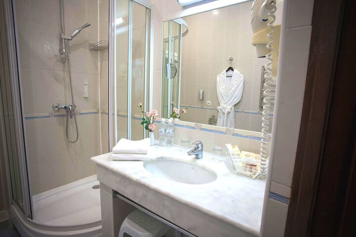 Room 15 of 22