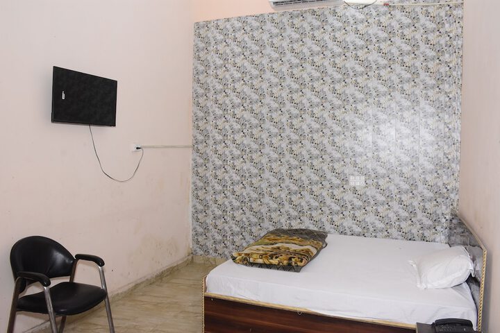 Room 12 of 14