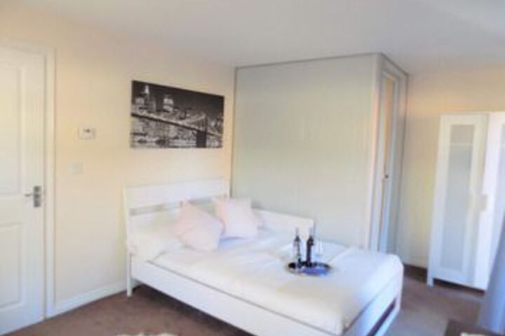 Room 6 of 15