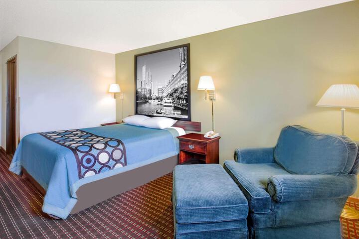 1 Queen Bed (16 of 33)