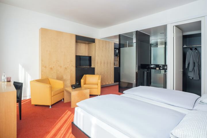 Room 8 of 36