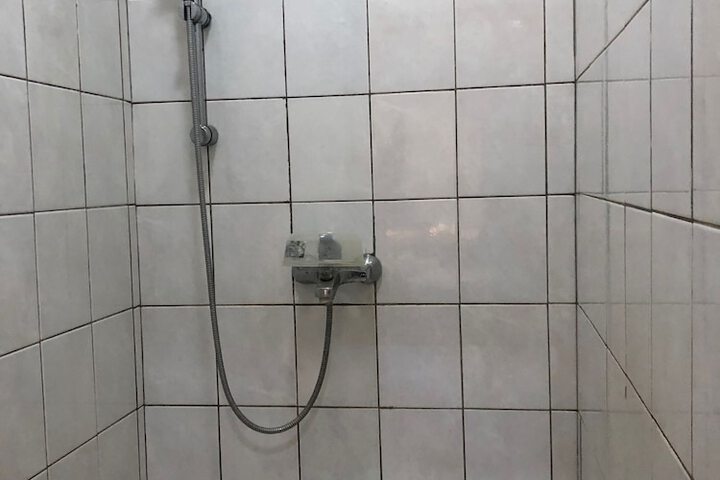 Room 7 of 9