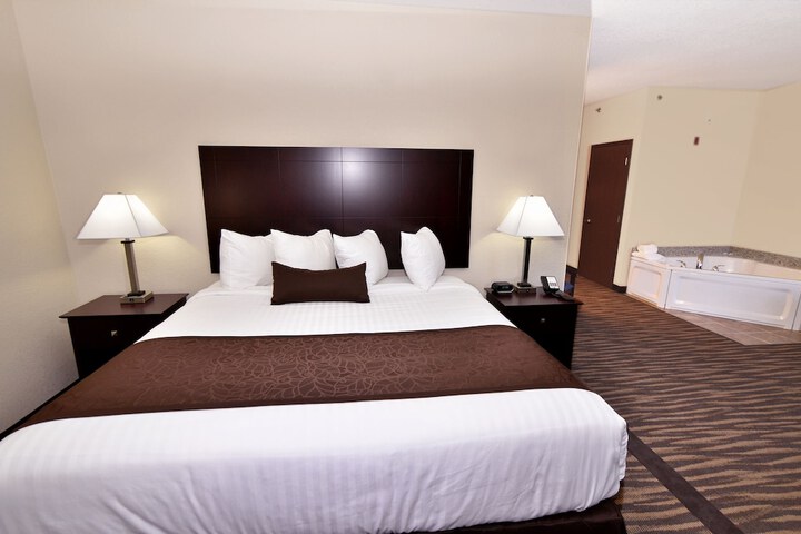 1 King Bed Suite (1 of 44)