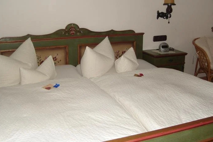 Room 4 of 13