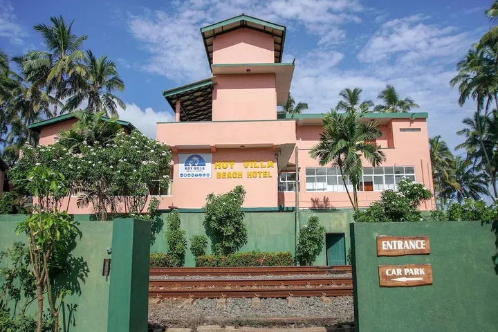 OYO 246 Roy Villa Beach Hotel