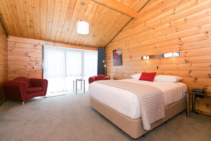 Room 6 of 35