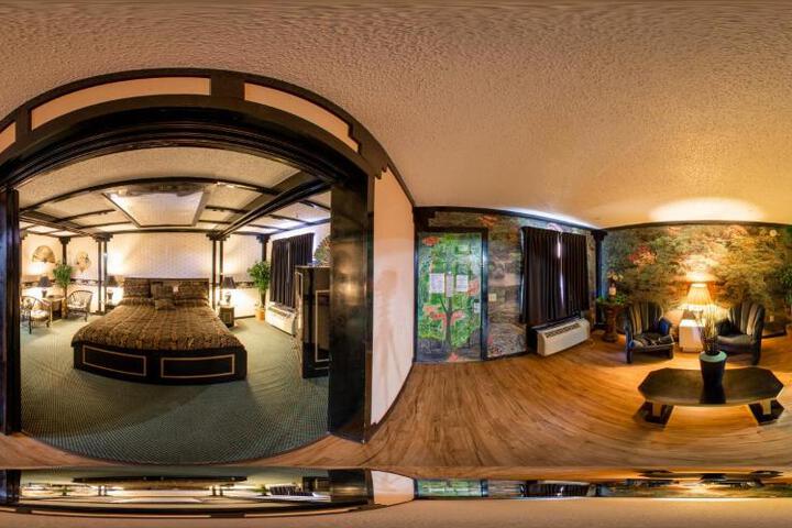 1 King Bed Accessible (2 of 14)