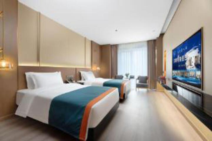 Room 7 of 9