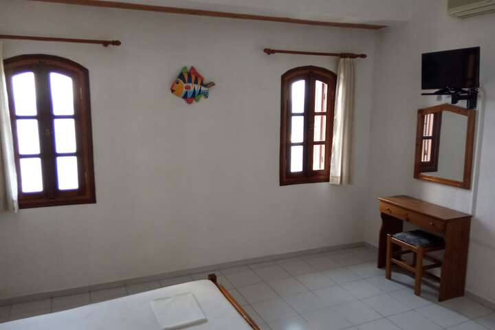 Room 9 of 33