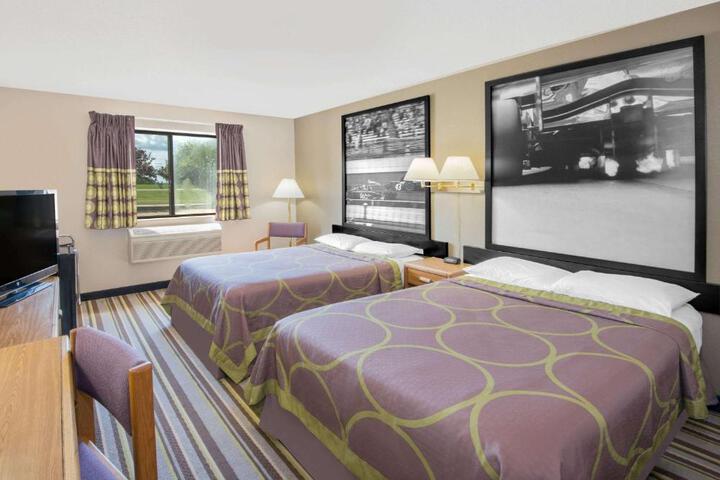 Double Bed Accessible (5 of 6)
