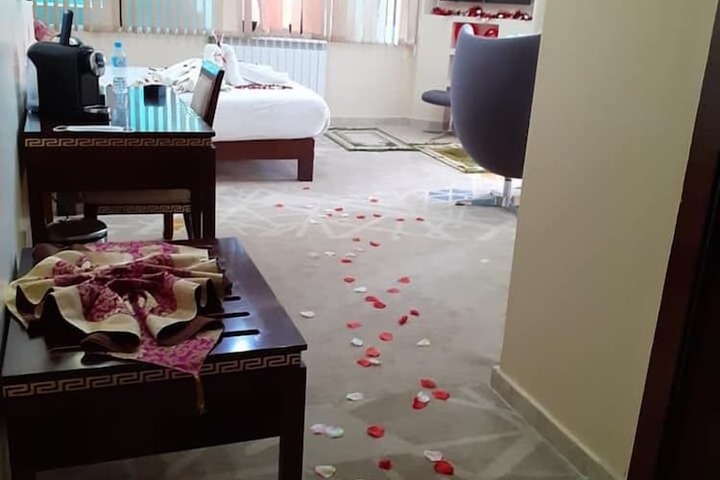 Room 8 of 18