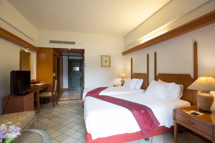 Room 4 of 75