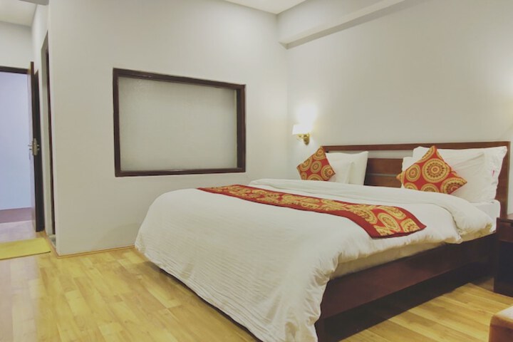 Room 6 of 17