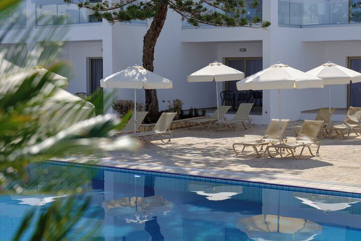 Hotel Pool