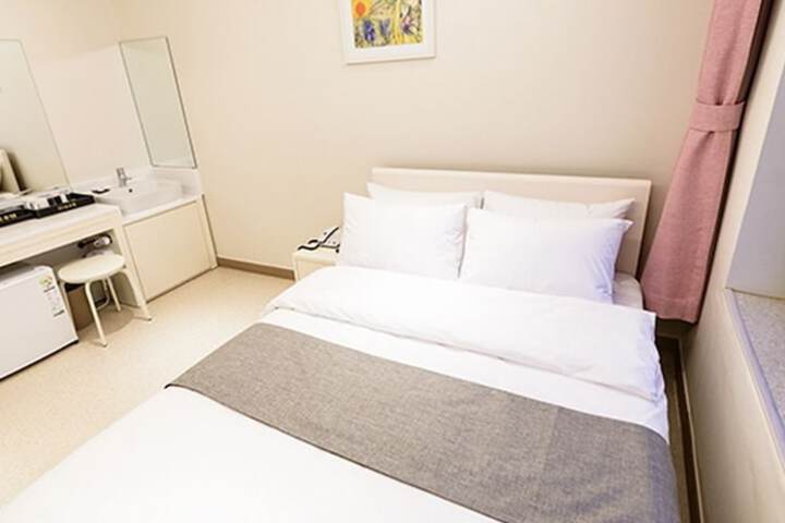 Room 10 of 43
