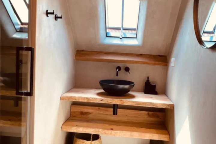 Room 10 of 20